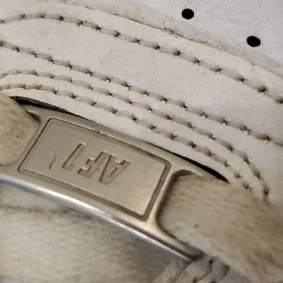 NIKE WHITE SHOES - Picture 2 of 3